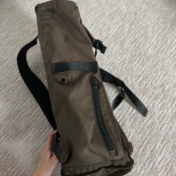 Artizia Golden by TNA altitude backpack - Shaw bag in olive army green - Picture 5 of 13